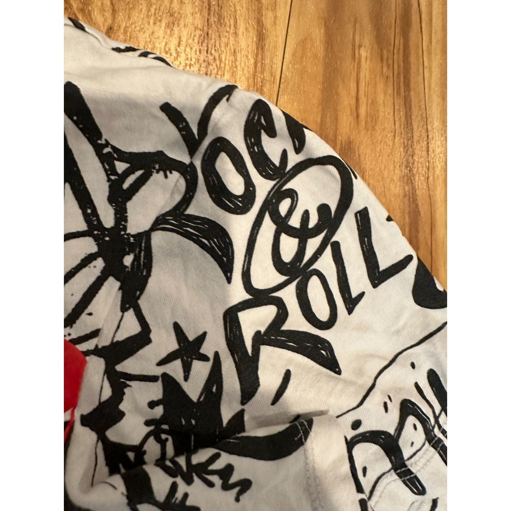 Guess Graphic Tee – Size S –‎ "Rock On/Graffiti" Style - Picture 8 of 12